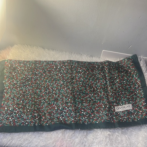 Givenchy silk scarf - Picture 2 of 6